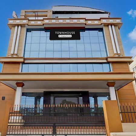 Super Townhouse Koyambedu Hotel Chennai Exterior photo