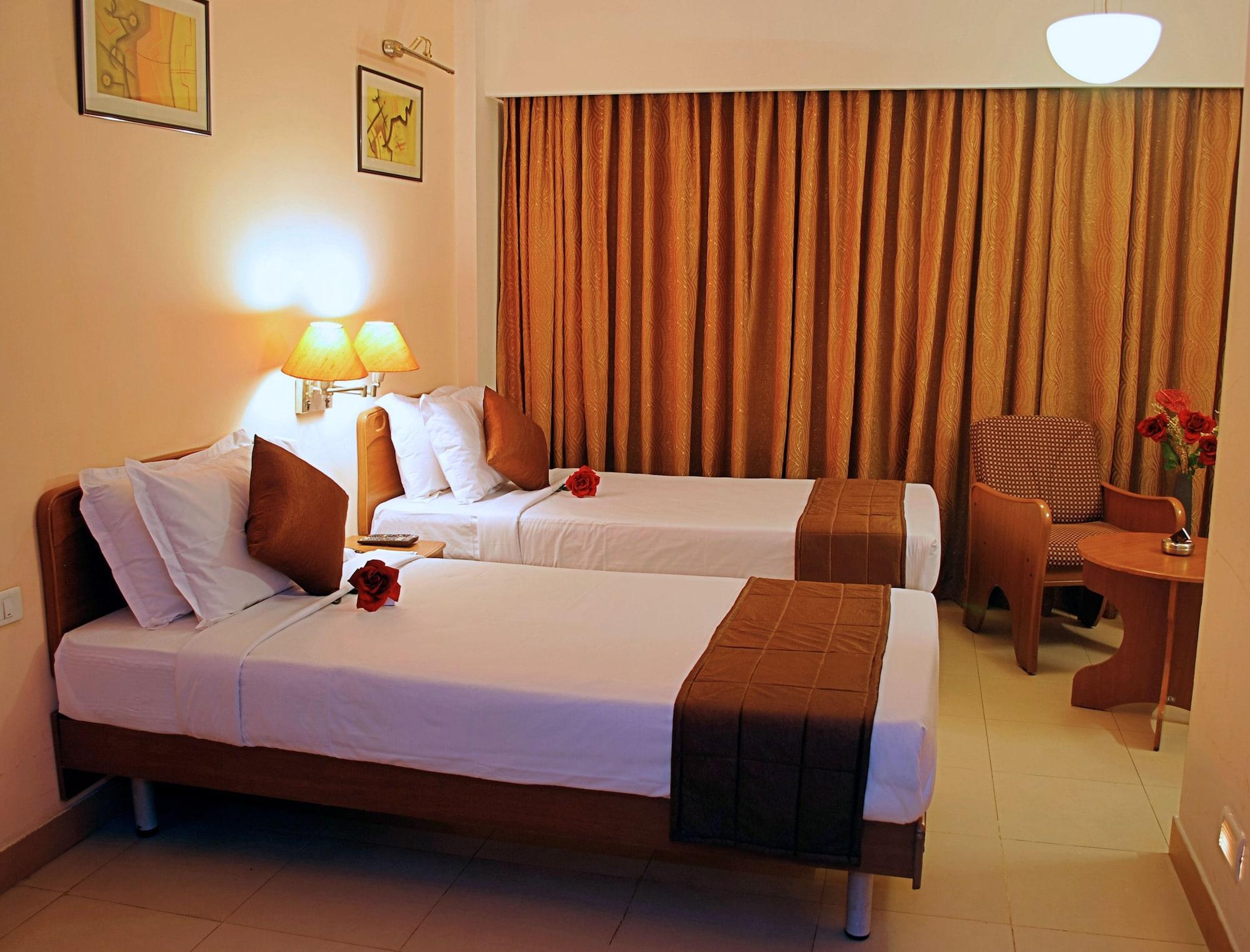 Super Townhouse Koyambedu Hotel Chennai Exterior photo