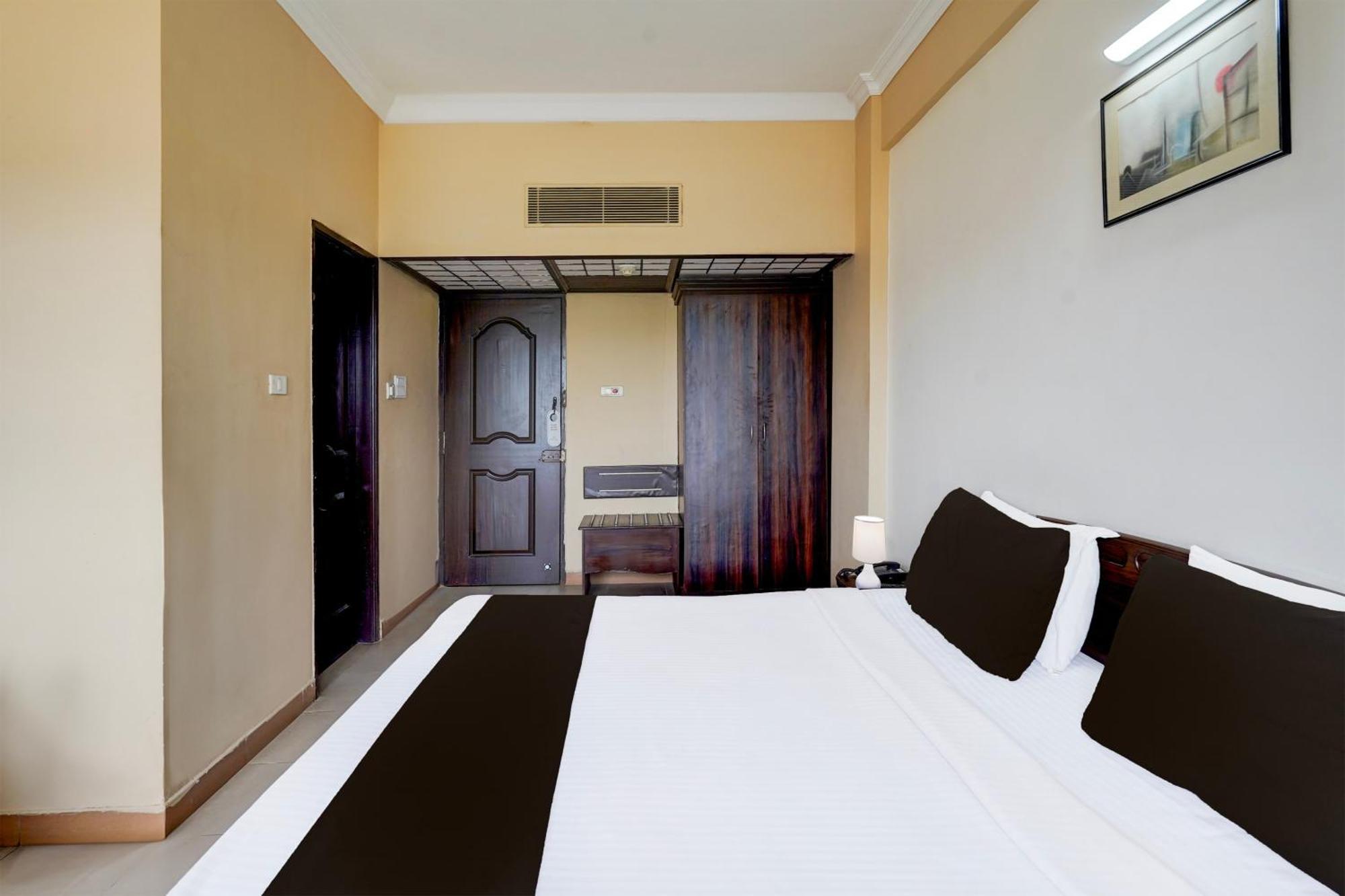 Super Townhouse Koyambedu Hotel Chennai Exterior photo