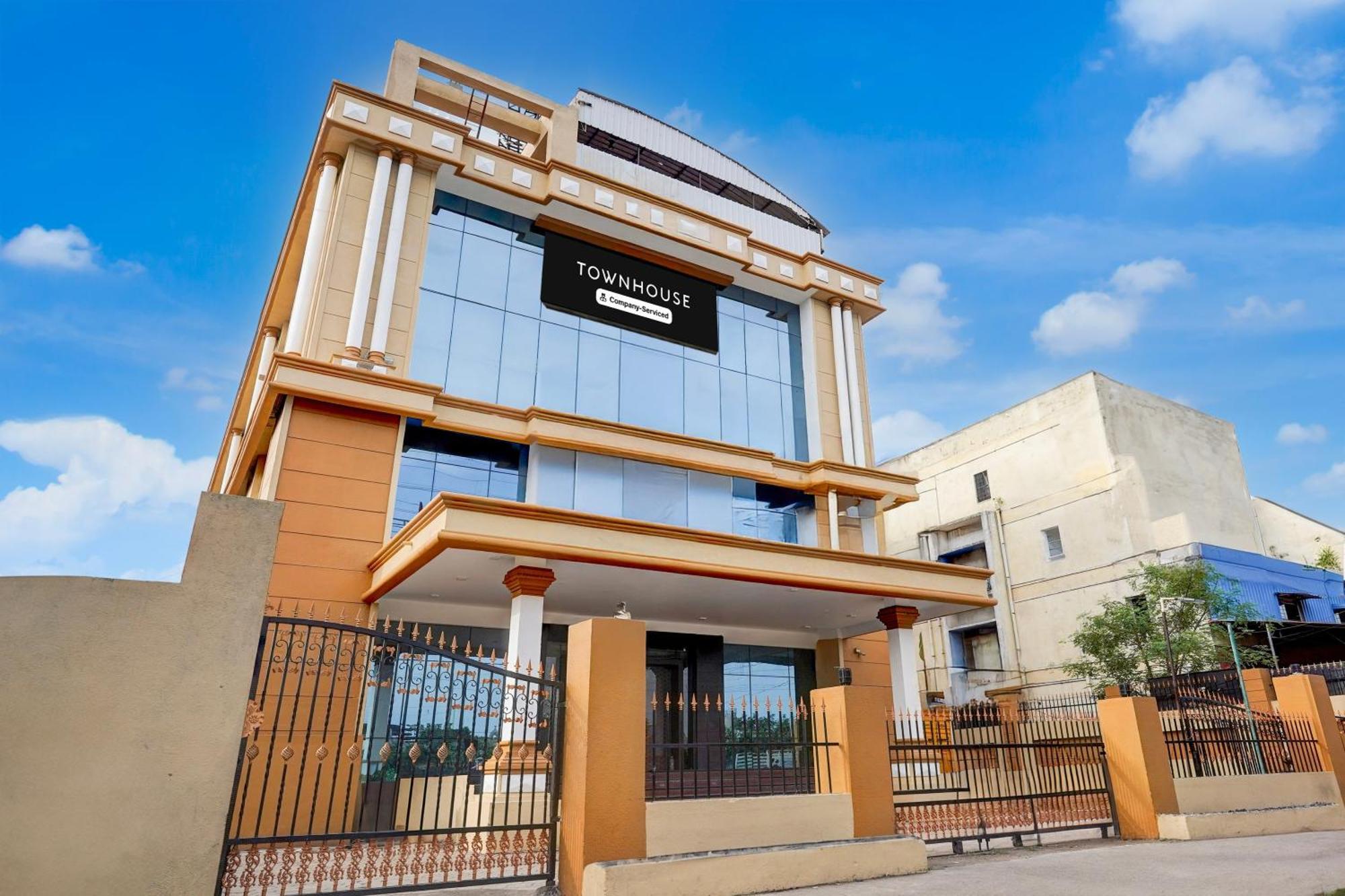 Super Townhouse Koyambedu Hotel Chennai Exterior photo