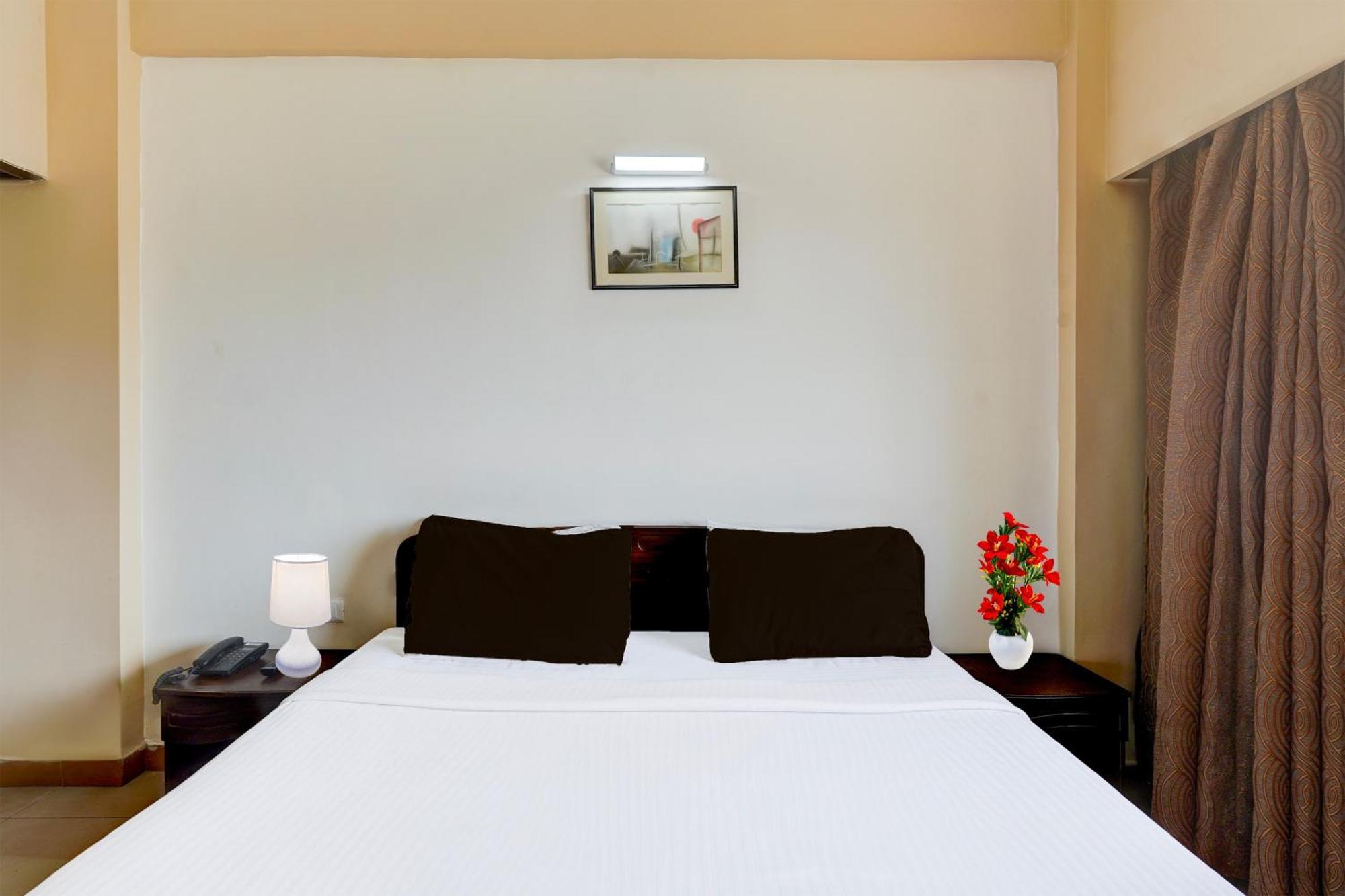 Super Townhouse Koyambedu Hotel Chennai Exterior photo