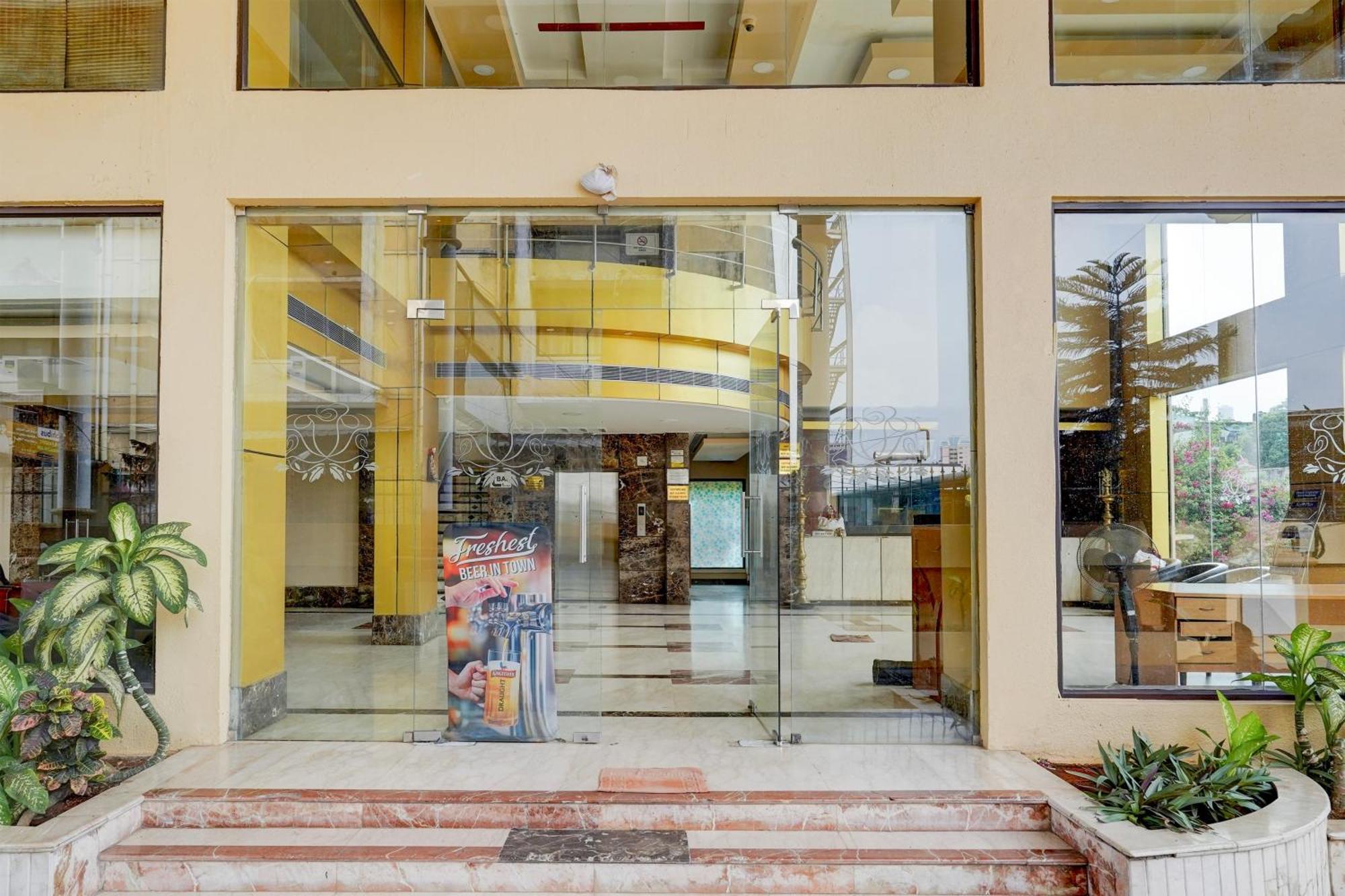 Super Townhouse Koyambedu Hotel Chennai Exterior photo