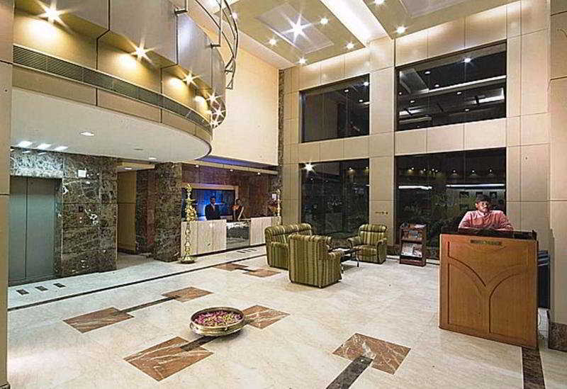 Super Townhouse Koyambedu Hotel Chennai Exterior photo