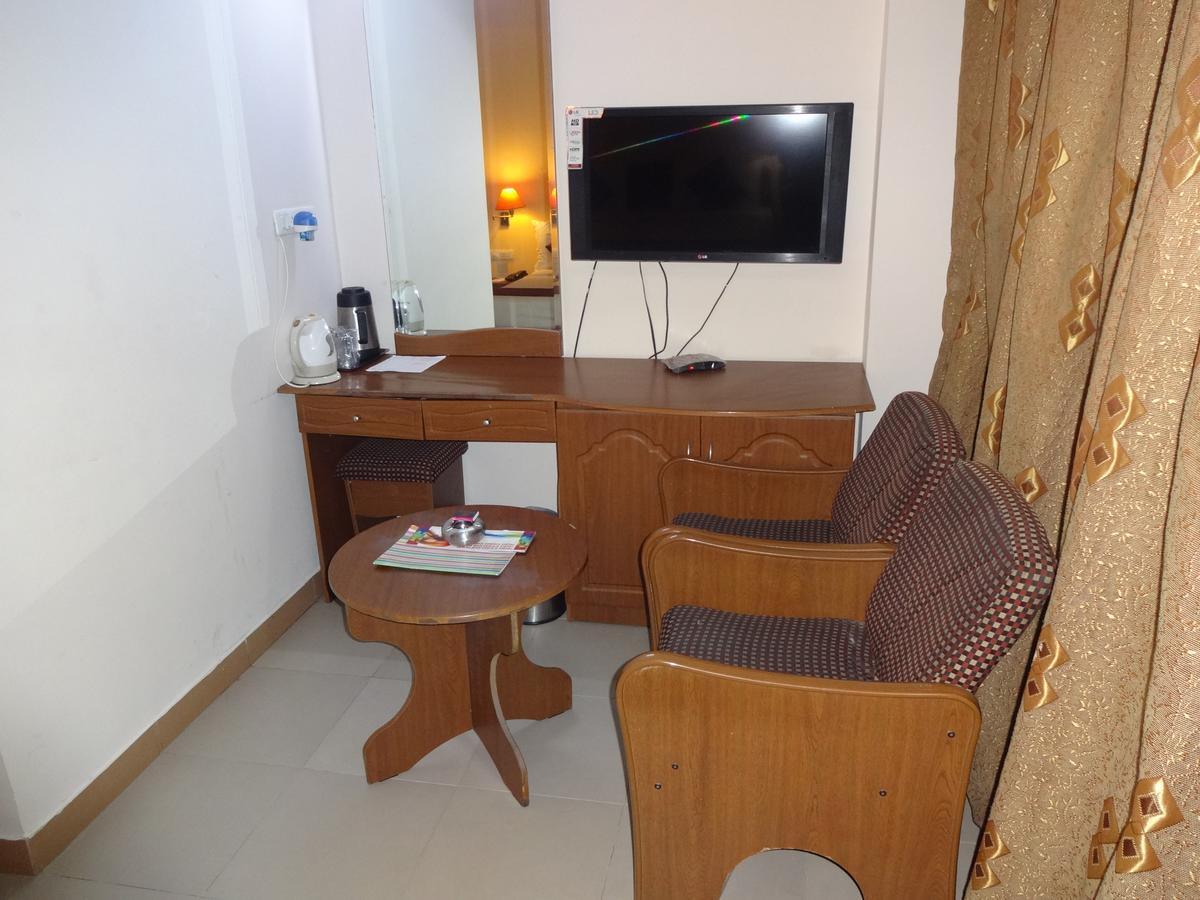 Super Townhouse Koyambedu Hotel Chennai Exterior photo