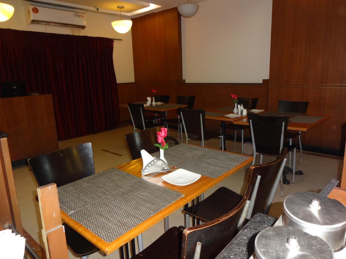 Super Townhouse Koyambedu Hotel Chennai Exterior photo