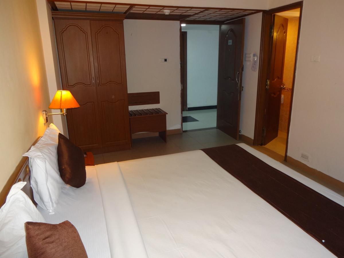 Super Townhouse Koyambedu Hotel Chennai Exterior photo