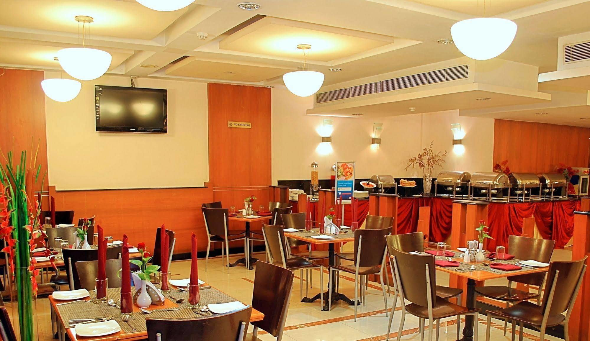 Super Townhouse Koyambedu Hotel Chennai Exterior photo