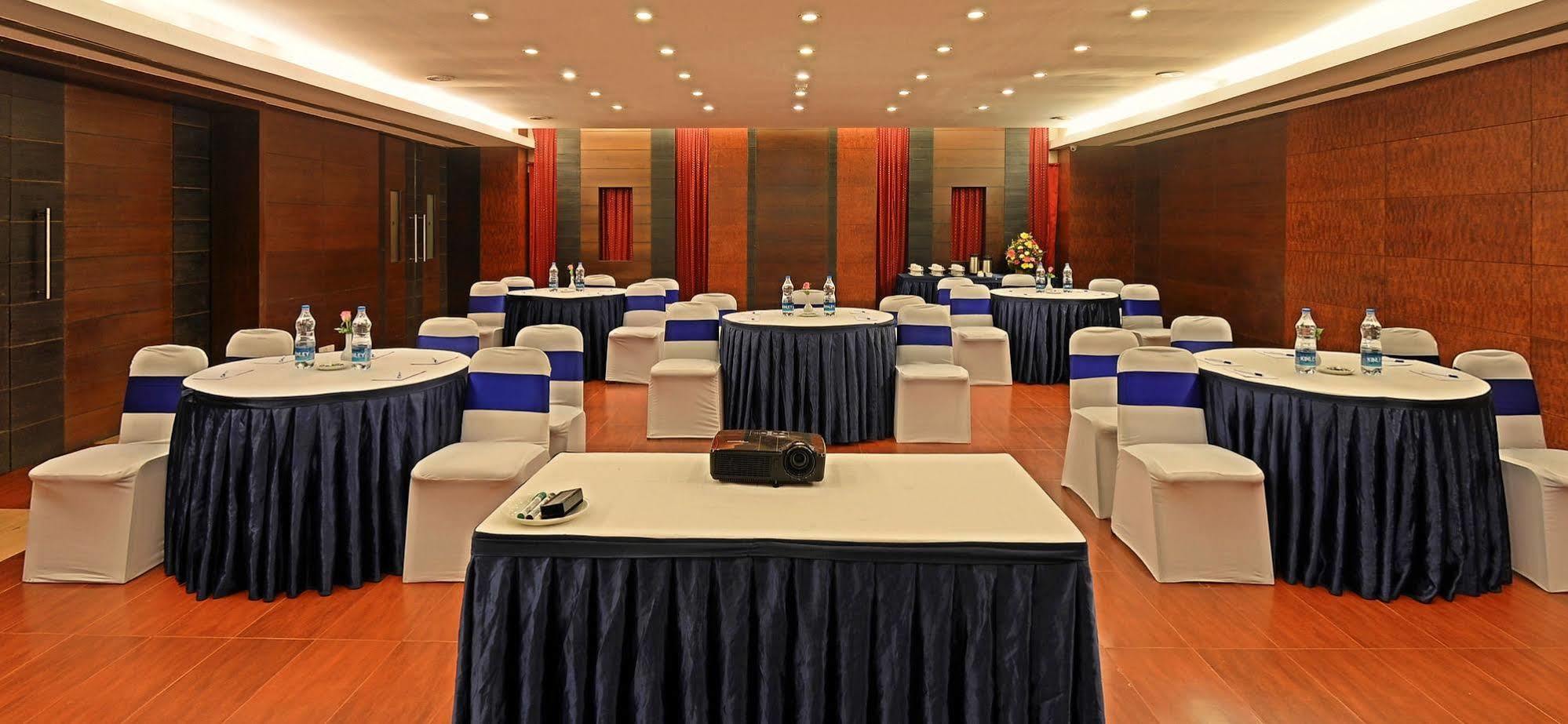 Super Townhouse Koyambedu Hotel Chennai Exterior photo
