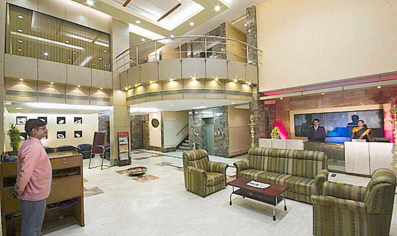 Super Townhouse Koyambedu Hotel Chennai Exterior photo